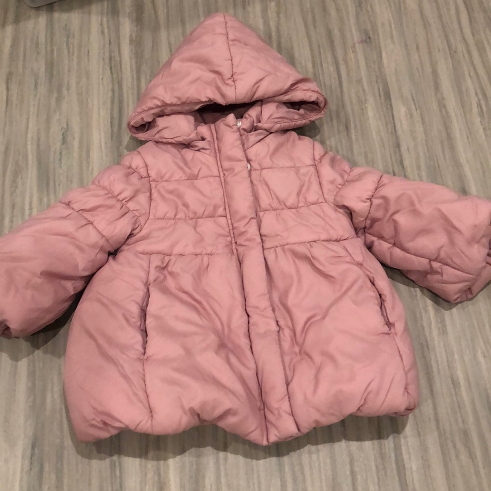 Uniqlo little girl puffer jacket in light pink